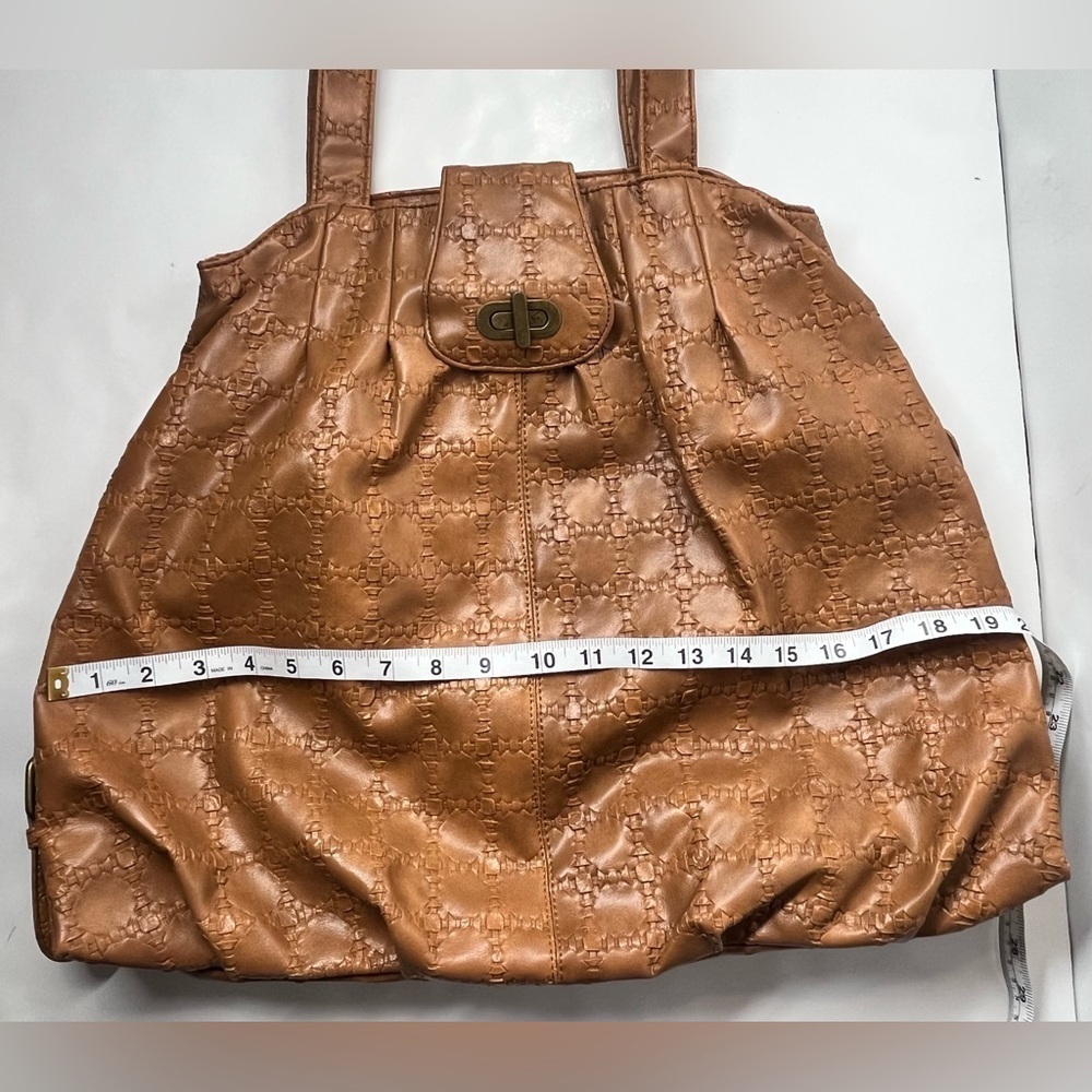 AMICI Accessories Elegant Tan Large Purse Tote or Shoulder Bag - Picture 5 of 16